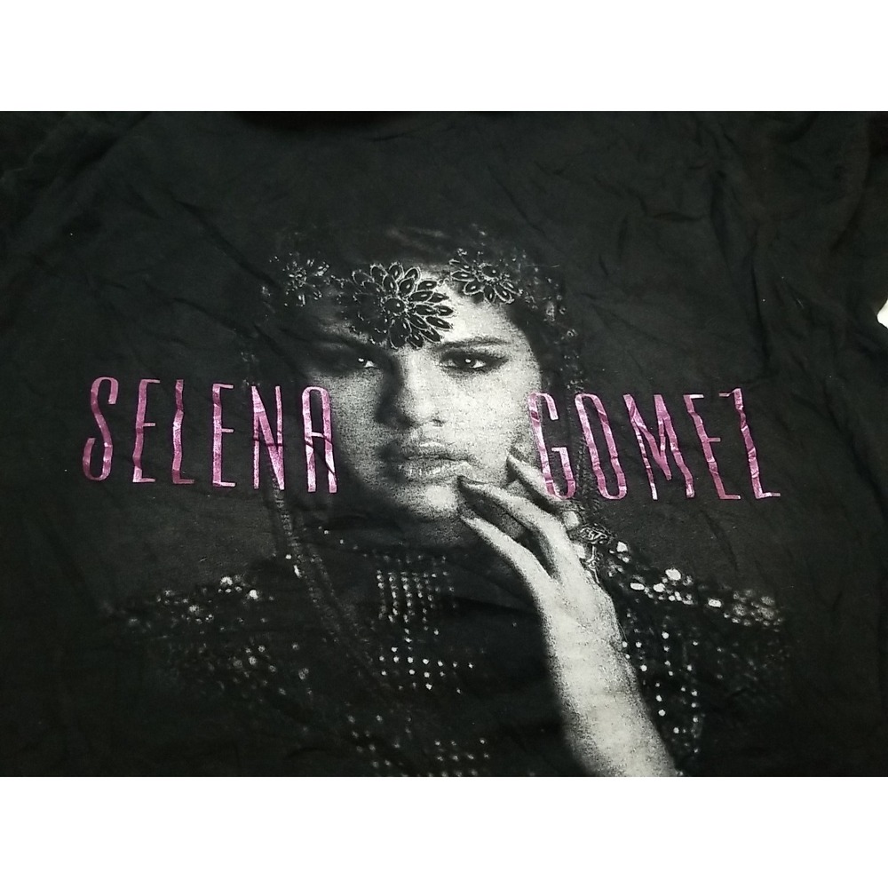 Tultex Selena Gomez Shirt Short Sleeve Crew Neck Medium Black‎ Graphic Print